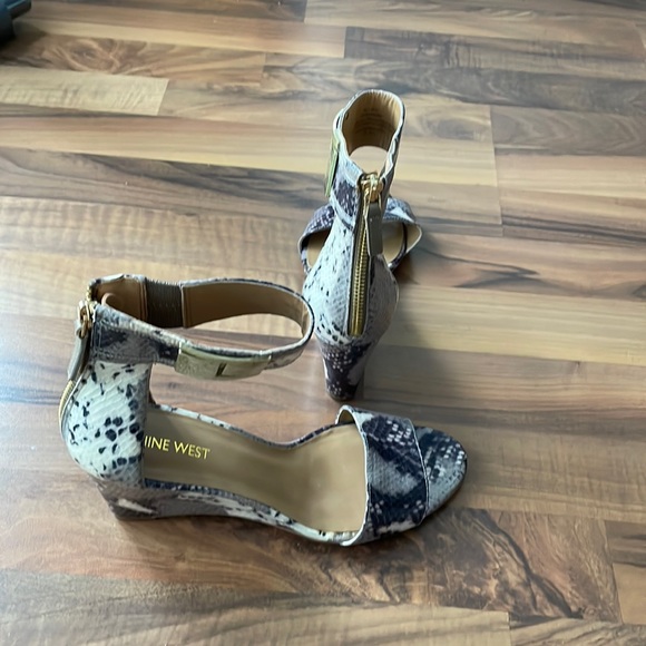 NWOT NINE WEST snakeskin wedges, size 8 womens - Picture 2 of 5